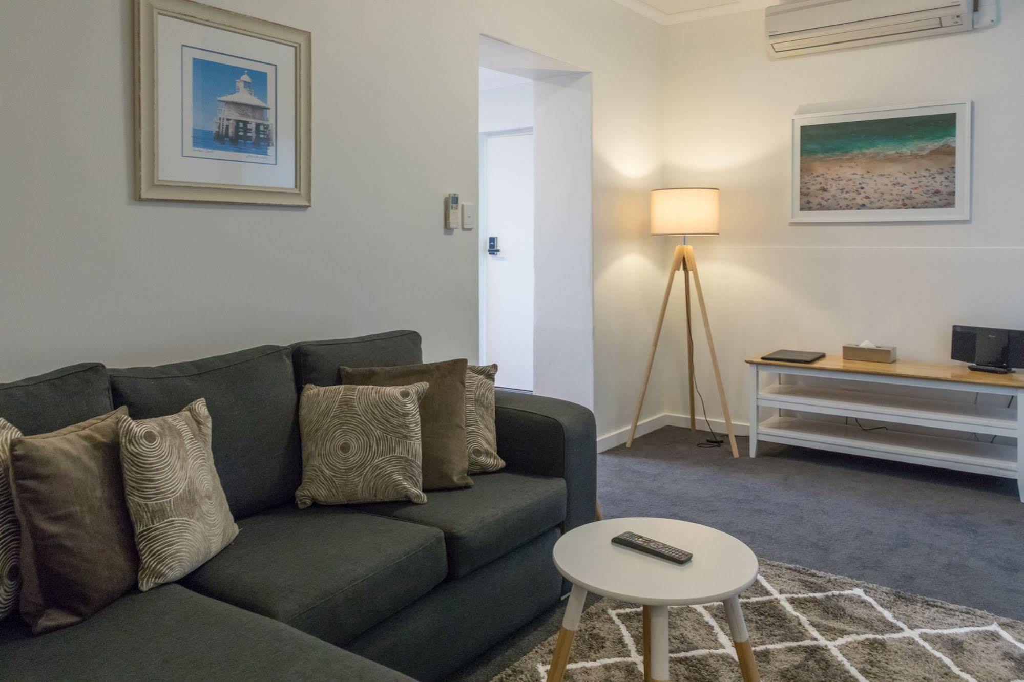 פורט לינקולן Bay 10 - Suites And Apartments מראה חיצוני תמונה