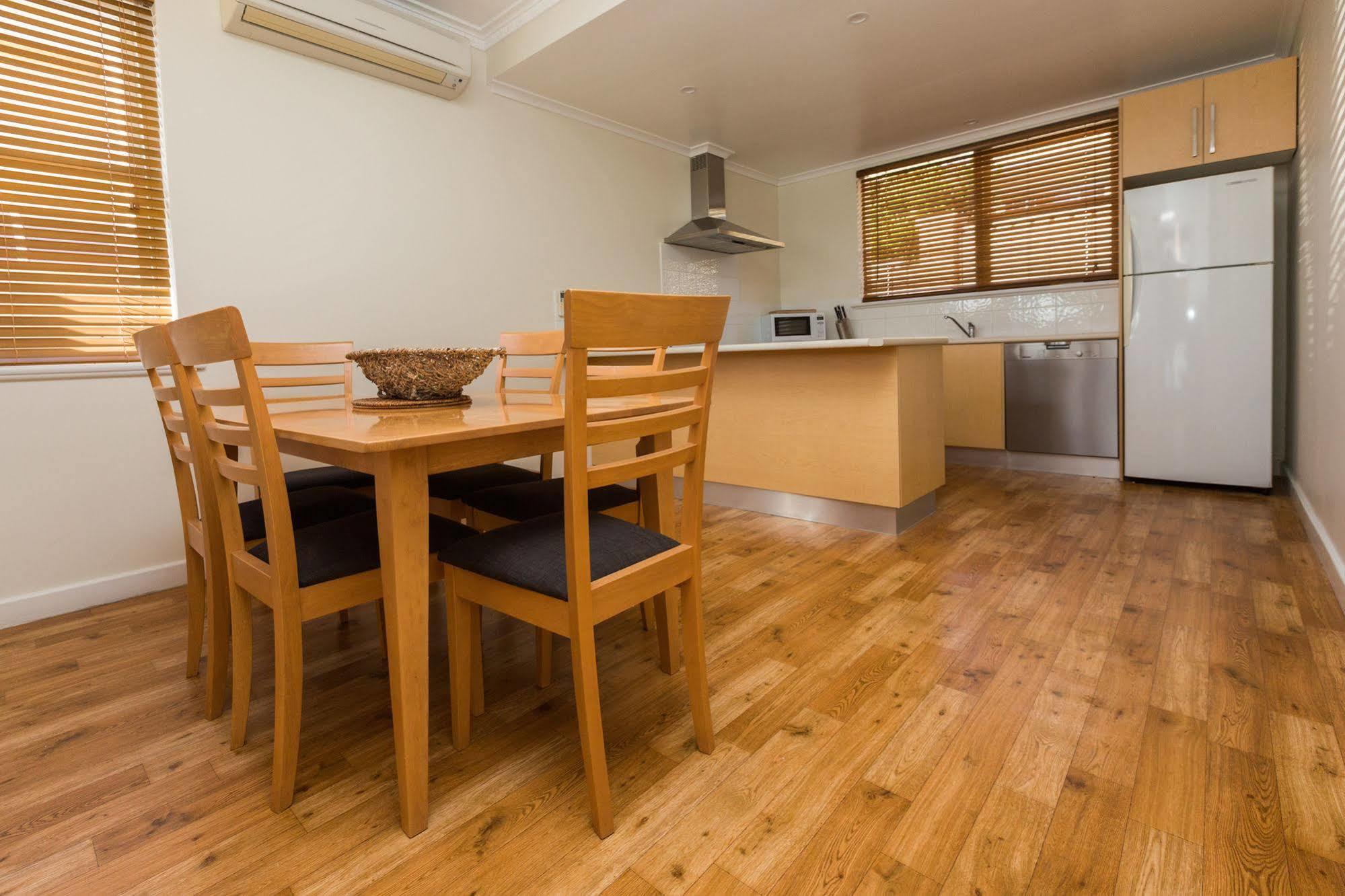 פורט לינקולן Bay 10 - Suites And Apartments מראה חיצוני תמונה